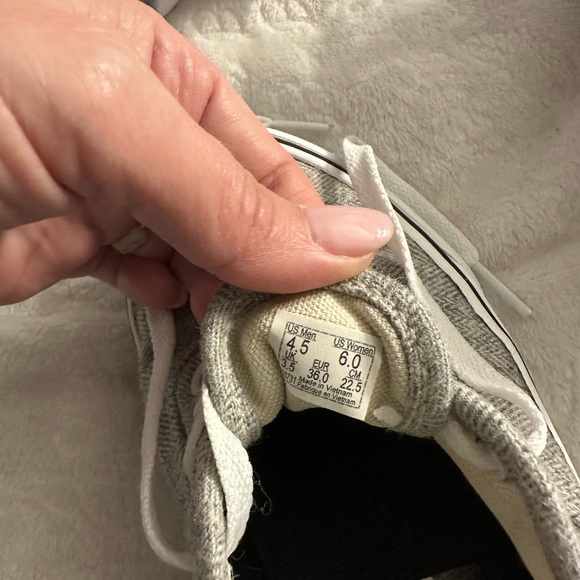 Vans - Picture 4 of 5